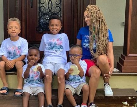   Sheletta è madre di quattro figli.