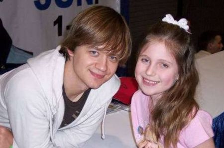   Noah Earles es la hija de Jason Earles y Jennifer Earles