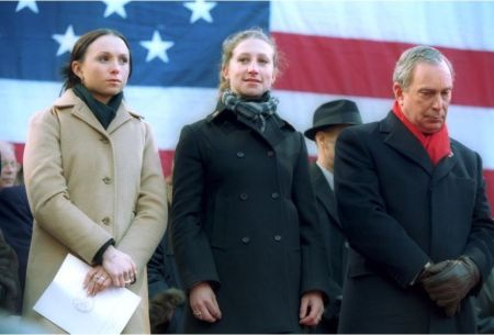   Emma con sua sorella e suo padre