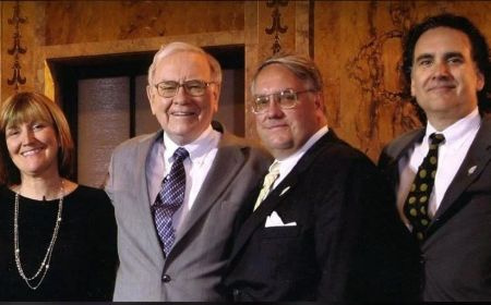 La propietaria de la Fundación Sherwood, Susan Alice Buffet, con su padre y sus hermanos.