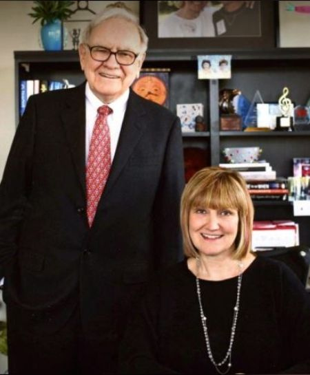 Susan Alice Buffet la hija de Berkshire Hathaway's chairman Warren Buffet.