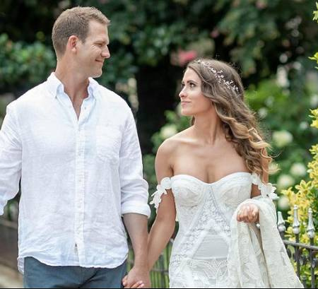   Parris è sposato con Travis dal 2018.