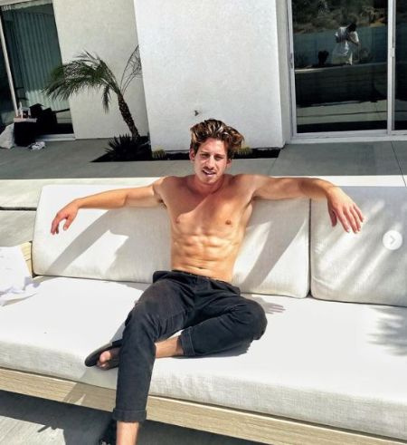   Mason è single e esce con una ragazza