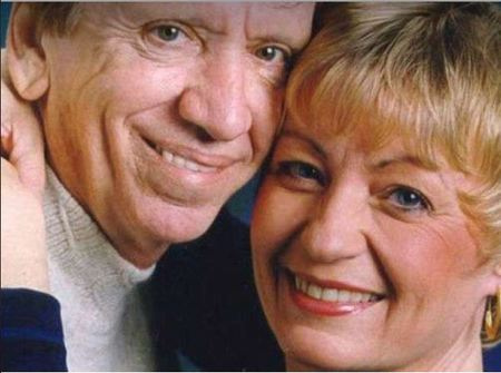   Dreama Perry trova conforto nel mantenere il lavoro della Fondazione Denver. Dice che è così che vuole vivere il suo defunto marito, l'eredità di Bob Denver.