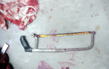   La sierra para metales que Daniel usó para cortar a Gabriel.'s body. 