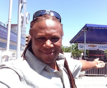   El valor neto de Teddy Richards está en millones de dólares.