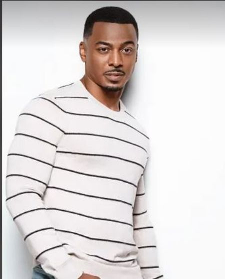 RonReaco est connu pour son rôle de Reggie Vaughn dans la série Survivor's Remorse.