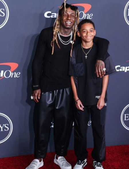 Dwayne Carter apparaît souvent dans les médias avec son célèbre père Lil Wayne