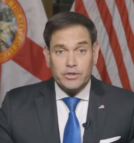Marco Rubio se desempeñó anteriormente como presidente de la Cámara de Representantes de Florida. También es abogado. Marco Rubio es el primer cubanoamericano en convertirse en presidente de la Cámara de Representantes de Florida.