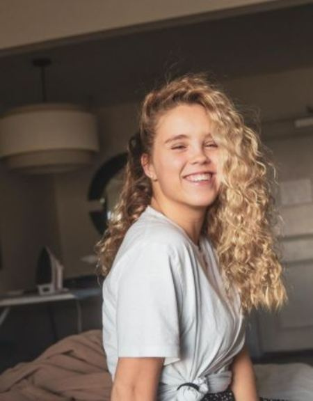 Veronica Rubio's daughter, Savannah is also into photography. Her daughter's says she has been pursuing her dream as a photographer for over five years, though she still considers herself an amateur.