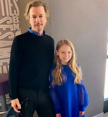   Harper a une bonne relation avec son père.