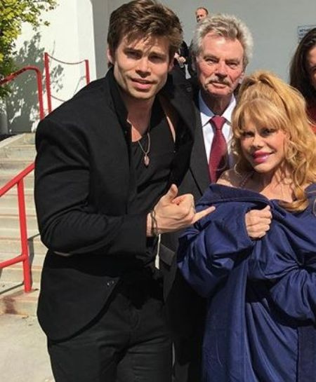   Shel Rasten con i suoi genitori