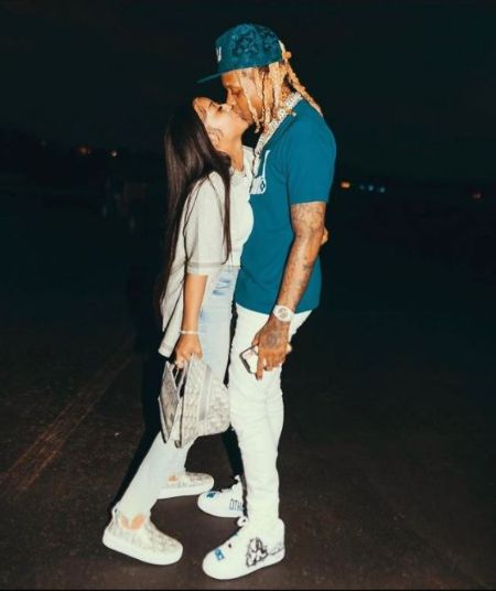 Le père d'Angelo sort actuellement avec son partenaire en Inde