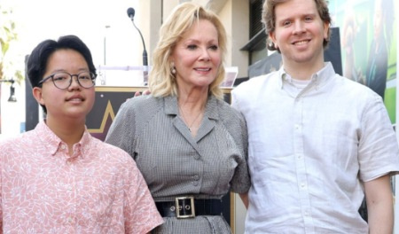 La transgenre Bonnie Kathleen Gilliland avec sa mère et son frère