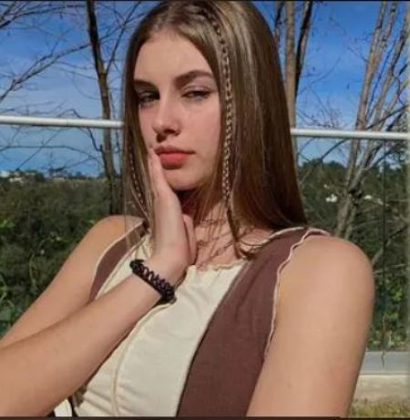 Eva Cudmore, modèle TikToker et Instagram de 19 ans, née à Abu Dhabi.