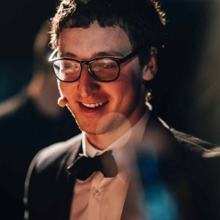 Julius Dein est magicien et illusionniste de profession