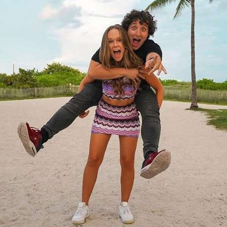 Julius Dein est également sorti avec Estella pendant 3 ans