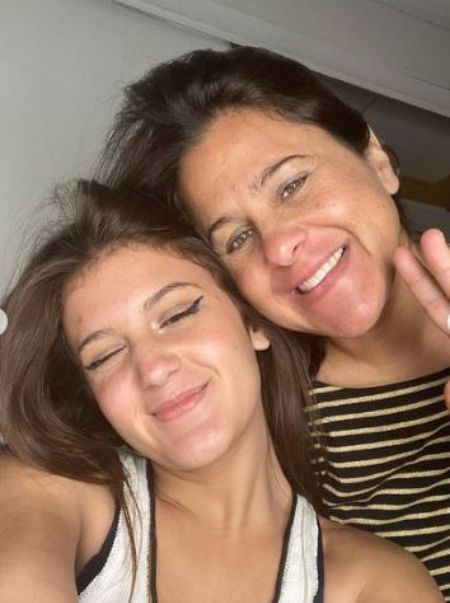   La star di TikTok di 15 anni, Jenny Popach, con sua madre e manager, Maria Ulacia.