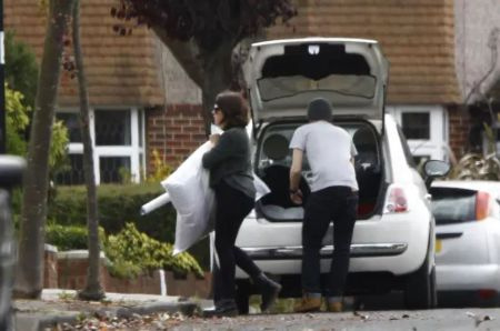Isabella e Max Parker mudando para sua casa em Croydon