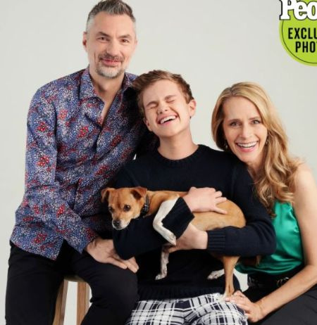 Isaiah Stannard con su padre Warren Marsh y su madre Kristin Johansen