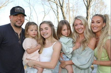 Navy Rome Williams con su familia.