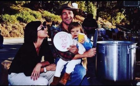 Kathryn Chandler junto a su esposo e hija