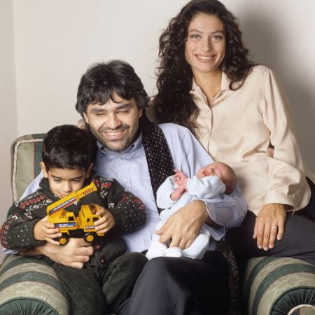   Enrica Cenzatti con su exmarido Andrew Bocelli y sus hijos