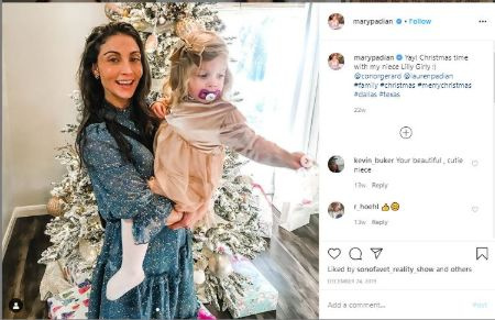 Mary Padian celebra su Navidad con su sobrina