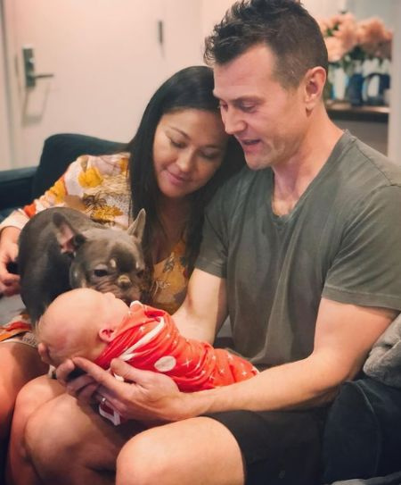   Ella è una figlia di un anno di Eva ed Ed