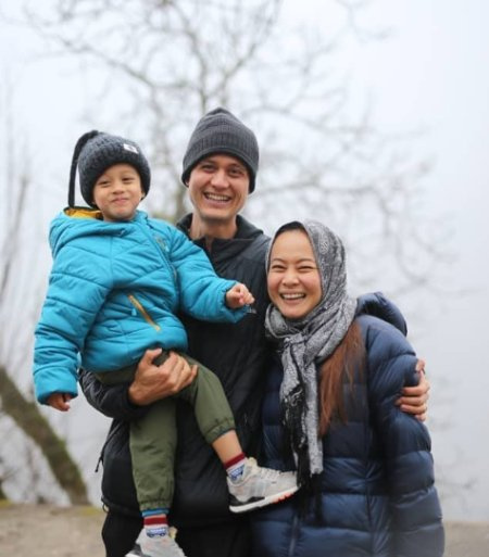   Mark Wiens moglie Ying e figlio Michea