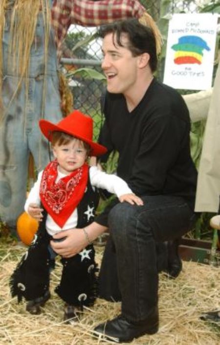 Holden Fletcher Fraser con su padre Brendan