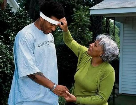   Julius Peppers è cresciuto senza suo padre