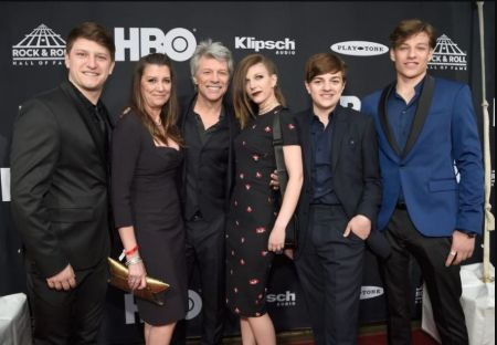 Stephanie Rose Bongiovi Hermanos y padres