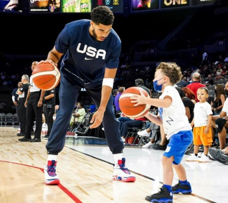 Jayson Christopher Tatum Jr. tiene habilidades para el baloncesto