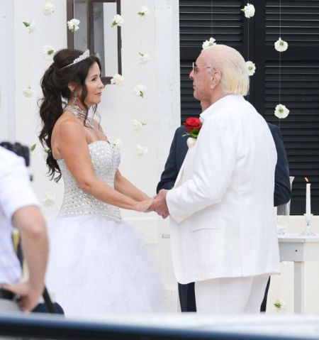   Wendy Barlow con su esposo en su boda