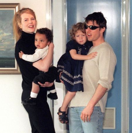 Tom e Nicole com seus filhos adotivos Connor e Isabella