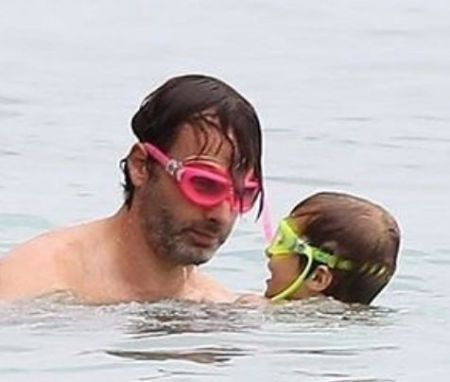   El actor de The Walking Dead Andrew Lincoln con su hijo Arthur Clutterbuck