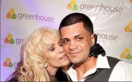 La estrella de Growing Up Gotti, Victoria Gotti, con su hijo, Frank Gotti Agnello.