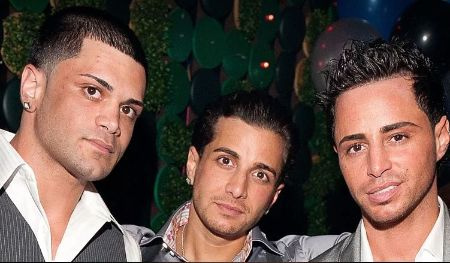 extremo izquierdo, Frank Gotti Agnello, y sus dos hermanos (John Gotti's grandsons through his daughter Victoria Gotti)