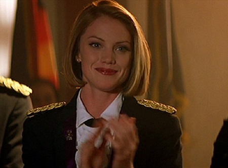Leslie Stefanson interpretou Elizabeth Campbell em The General's Daughter