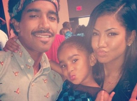 Filha de Aiko Namiko Love posa com seu papai O'Ryan