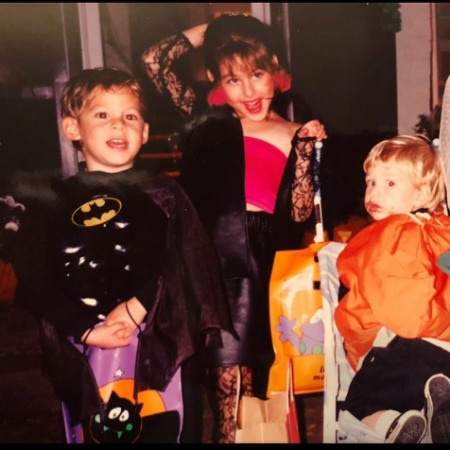   Erielle Reshef ha circa 30 anni