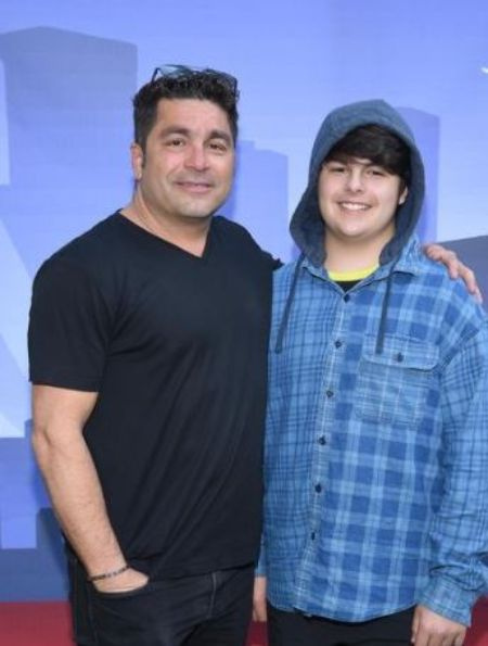 Addison Rae y Lucas López's father, Monty Lopez, left, and their brother, Enzo Lopez.