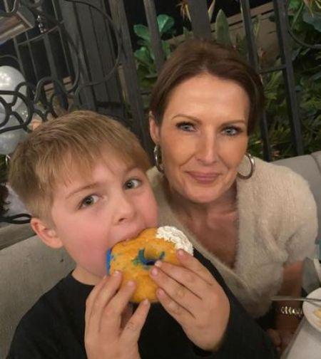   La joven estrella de Internet, Lucas López, con su madre, la estrella de las redes sociales y presentadora de podcasts, Sheri Easterling.