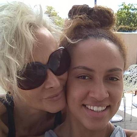 Annie Bakes filha Alexis Rodman
