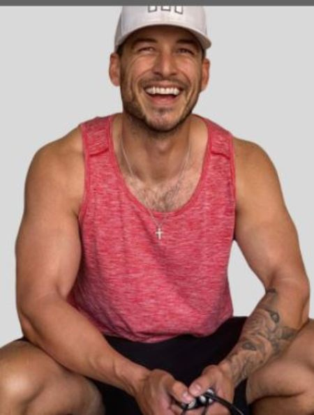   Steven Tinoco spielte Baseball für Long Beach State Dirt Bags