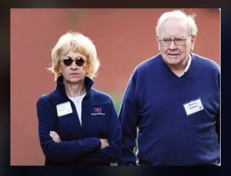 Astrid Menks con su esposo Warren Buffet.