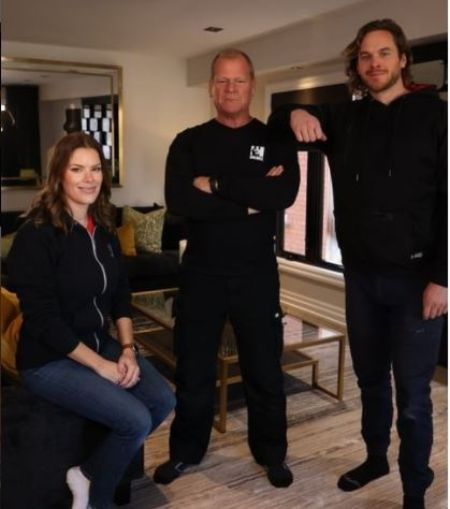   Holmes in Holmes è interpretato da Sherry Holmes, Mike Holmes e Mike Jr.