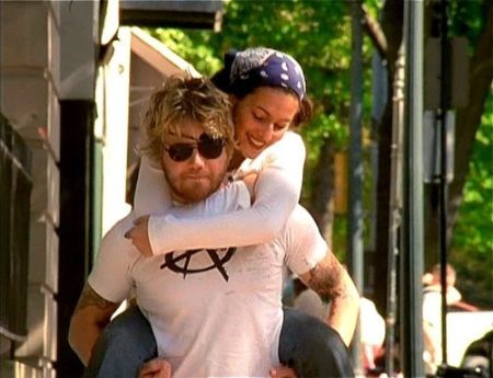 Angie y su novio Ryan Dunn se comprometieron