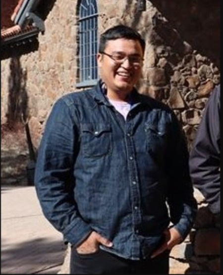   Nabahe Hill ha attualmente poco più di 30 anni